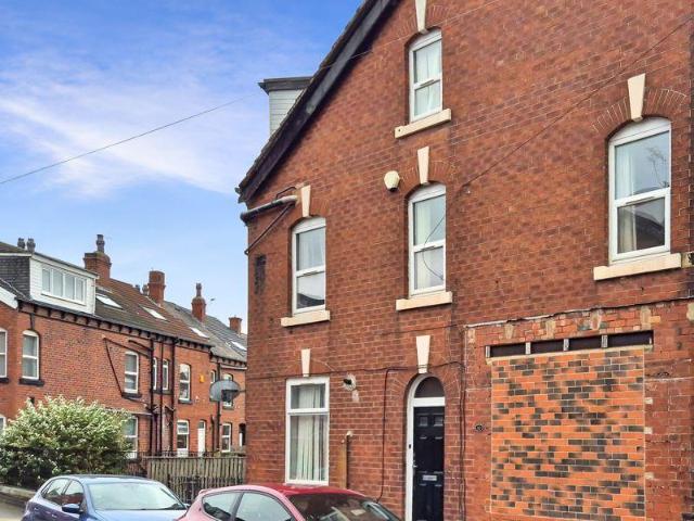 House for sale in Hyde Park, West Yorkshire