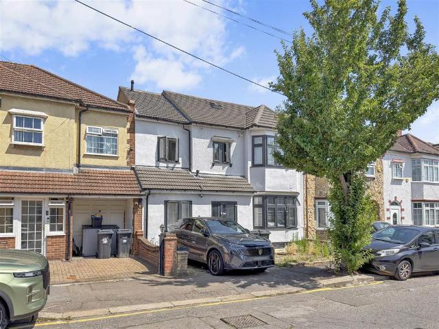 House for sale in Newbury Park, Greater London