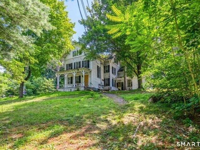 House for sale in Woodbury, Connecticut
