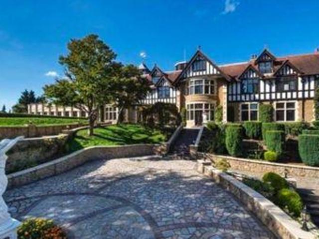 House for sale in Pachesham Park, Surrey