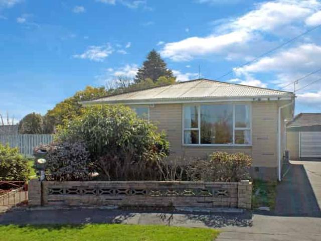 House for rent in Chaslands, Canterbury
