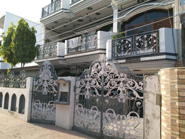 House for sale in Hariana