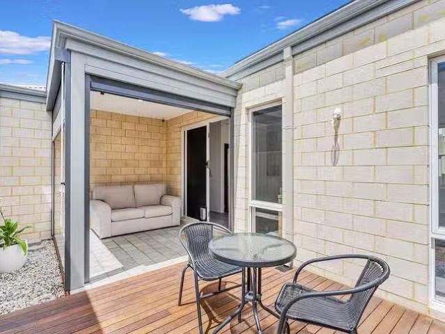 House for rent in Golden Bay