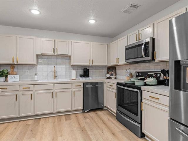 Room for rent in Suwannee, Florida