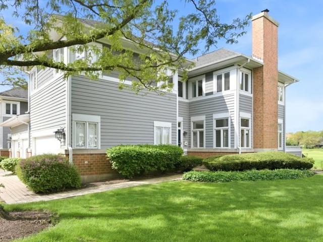 Townhouse for sale in Woodridge, Illinois