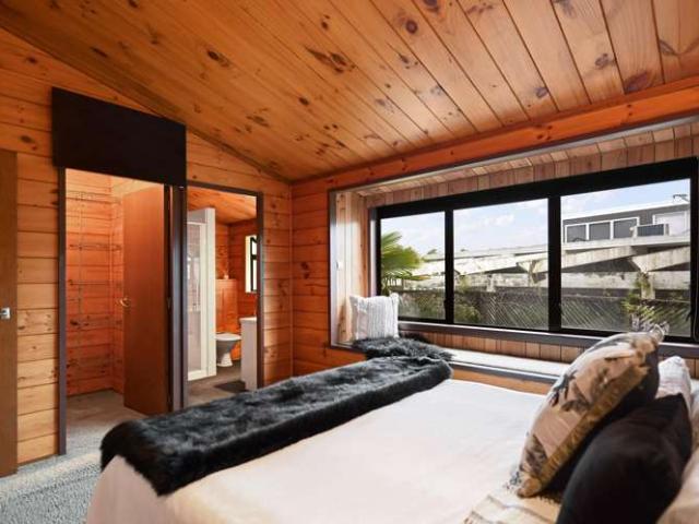 House for sale in Hamilton Lake, Hamilton City