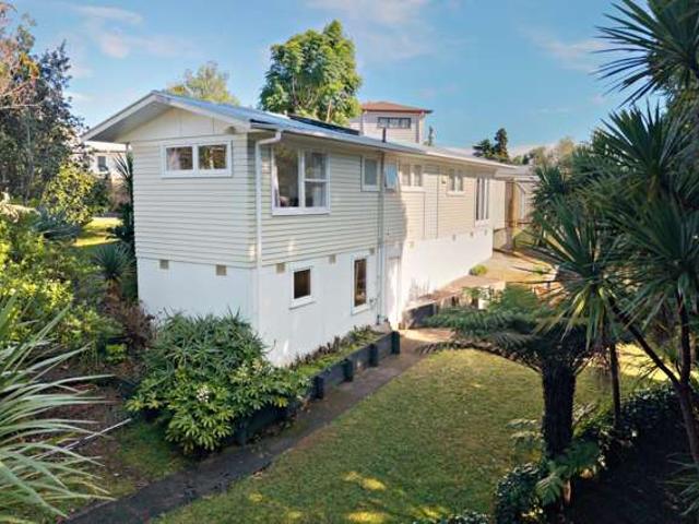 House for sale in Oratia