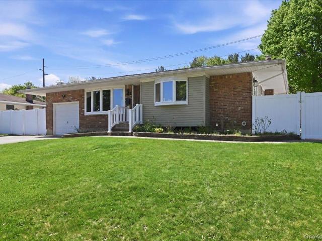 House for sale in Smithtown, New York