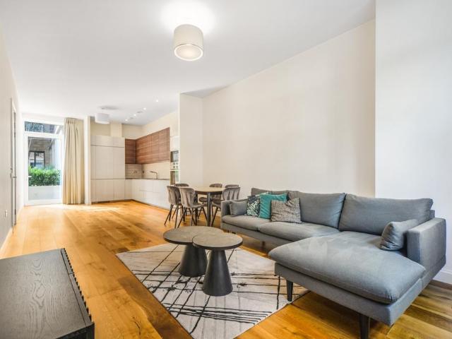 Apartment for rent in Mill Meads, Greater London