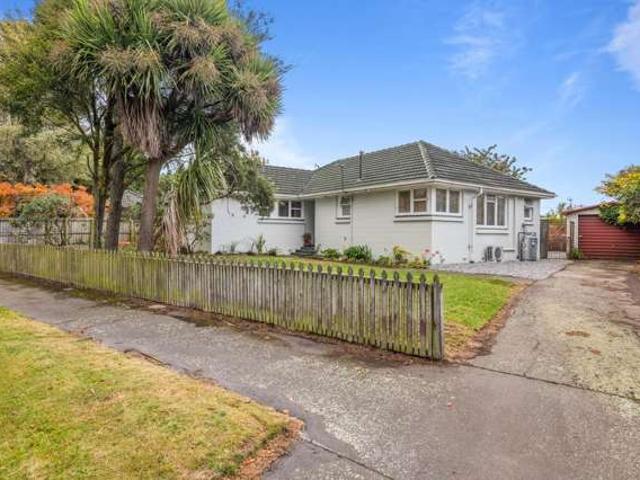 House for sale in Chaslands, Canterbury