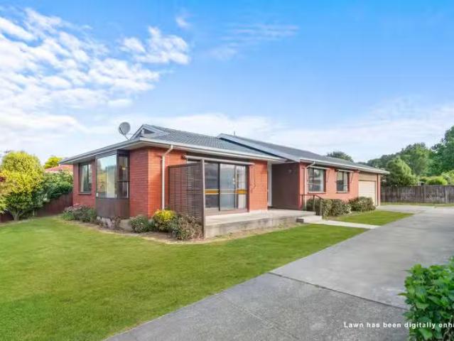 House for sale in Chaslands, Canterbury