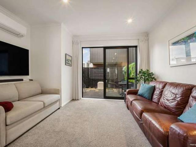 Townhouse for sale in Paremoremo