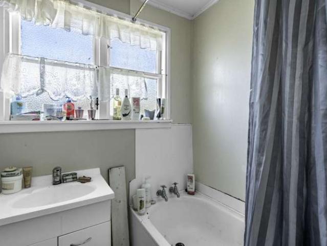 House for sale in Otakou