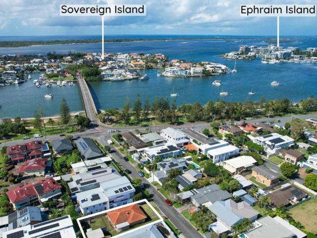 House for rent in Paradise Point, Gold Coast City