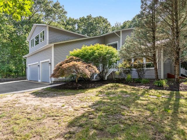 House for sale in Lincoln, Rhode Island