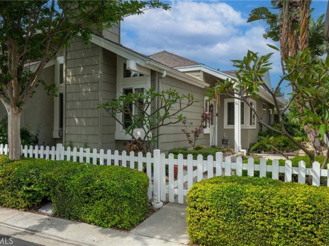 Condo for sale in Irvine, Walnut