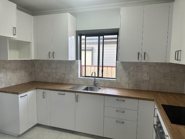 House for rent in Wollongong West, New South Wales