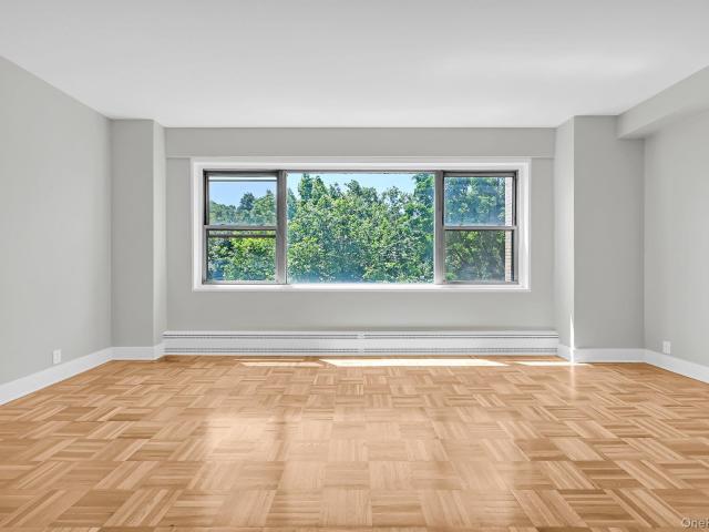 Property for sale in The Bronx, Arverne