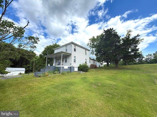 House for sale in Berkeley Springs, West Virginia