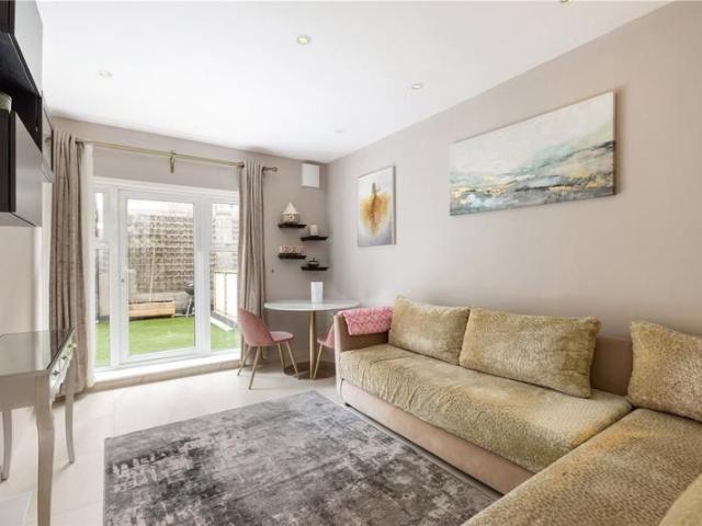 Apartment to rent in Bluebell, North Tipperary