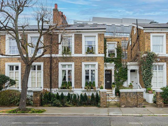 House for rent in Lot's Village, Greater London