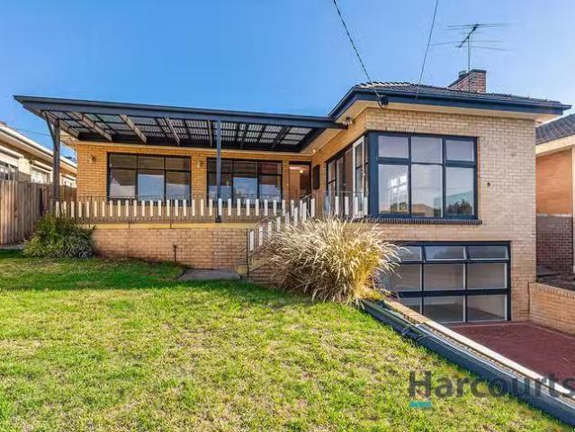 House for rent in Avondale Heights, Victoria