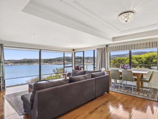 House for sale in Otakou