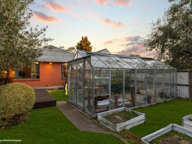 House for sale in Chaslands, Canterbury