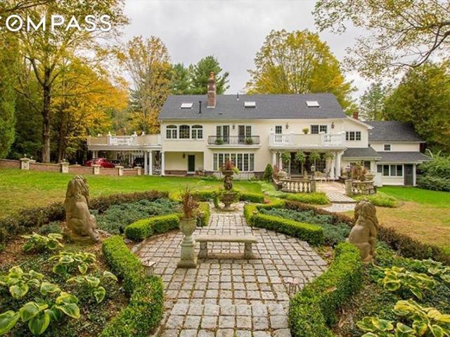 House for sale in Sturbridge Common Historic District, Sturbridge