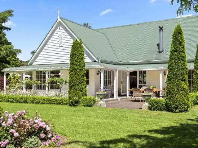 House for sale in Awhitu