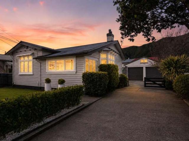 House for sale in Days Bay, Wellington