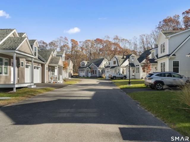 Townhouse for sale in Waterford, Southeastern Connecticut Planning Region