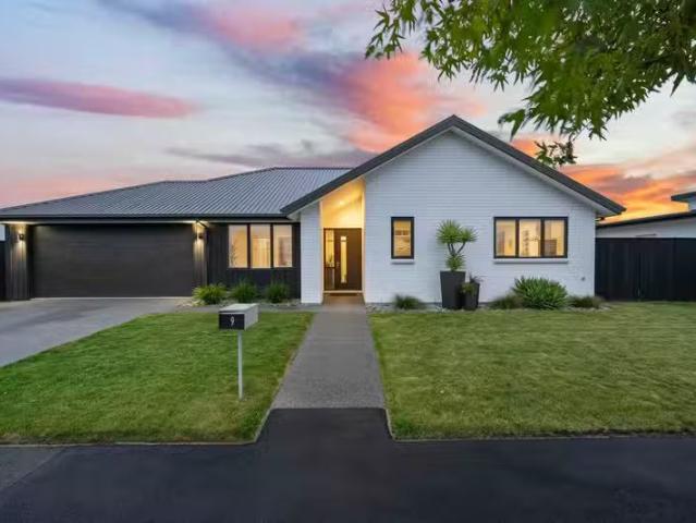 House for sale in Chaslands, Canterbury