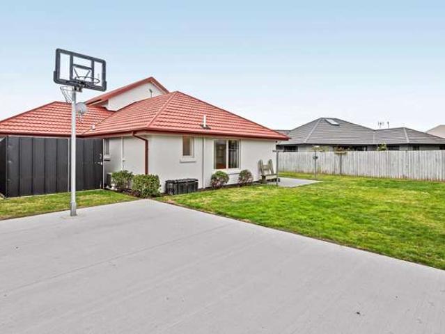 House for sale in Chaslands, Canterbury