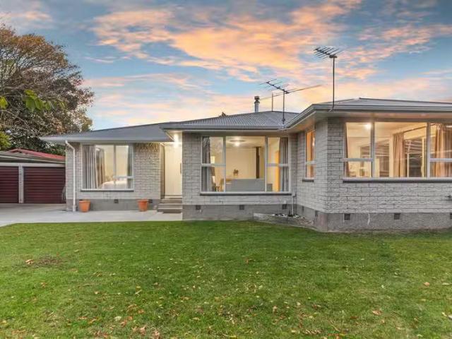 House for sale in Chaslands, Canterbury