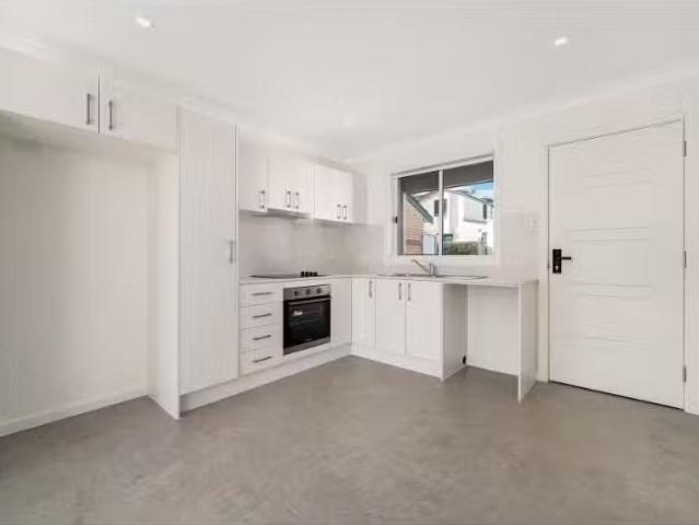 Condo for rent in Banksia