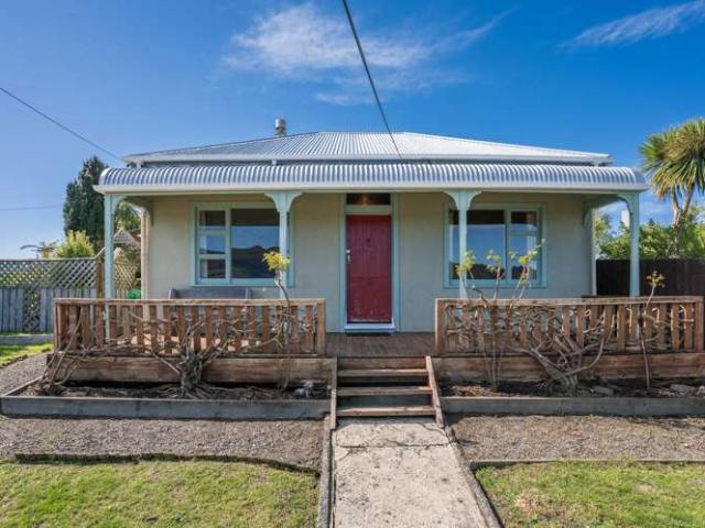 House for sale in Otakou