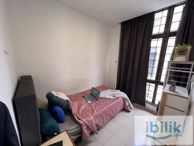 Room for rent in Petaling, Alam Impian