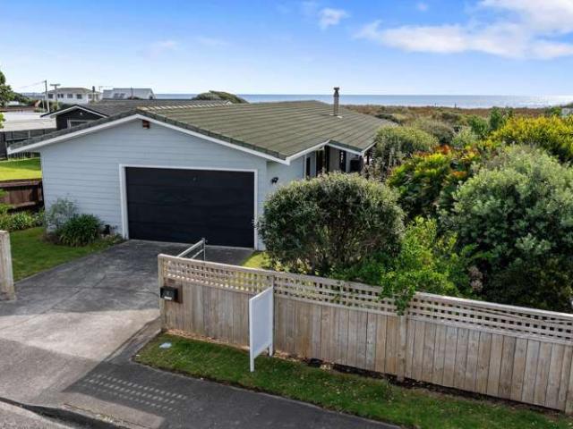 House for sale in Otaki Beach, Wellington