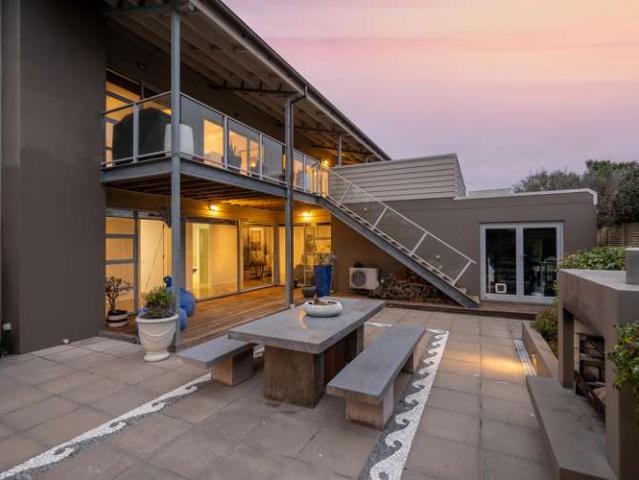 House for sale in Chaslands, Canterbury