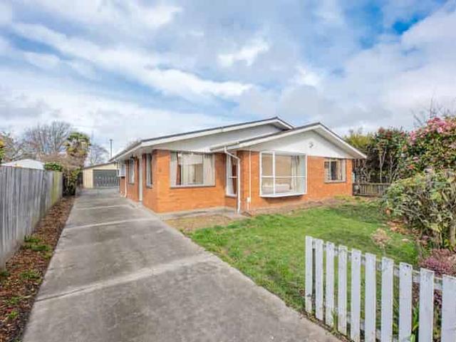 House for rent in Chaslands, Canterbury