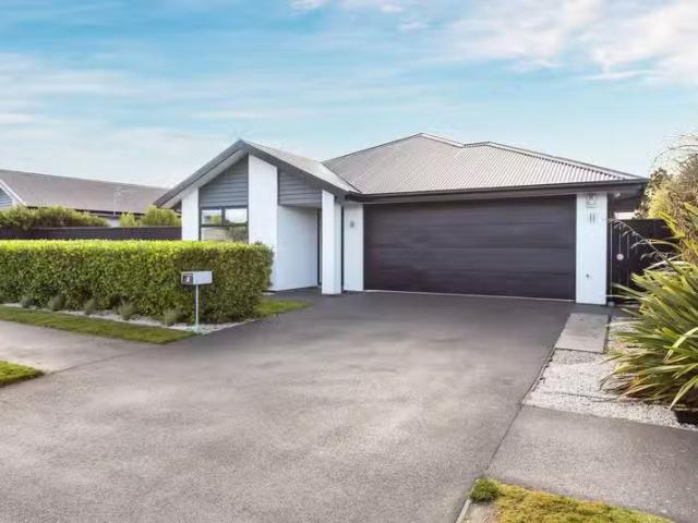 House for sale in Chaslands, Canterbury