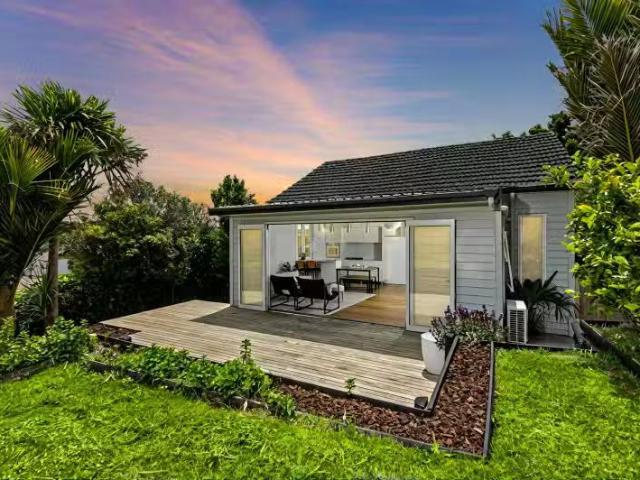 House for sale in Oratia