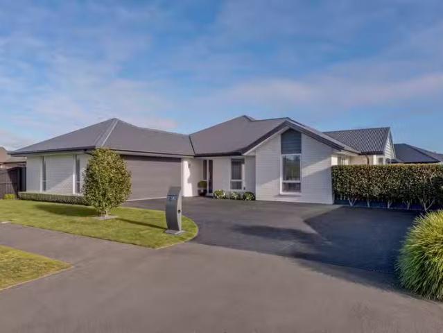 House for sale in Chaslands, Canterbury