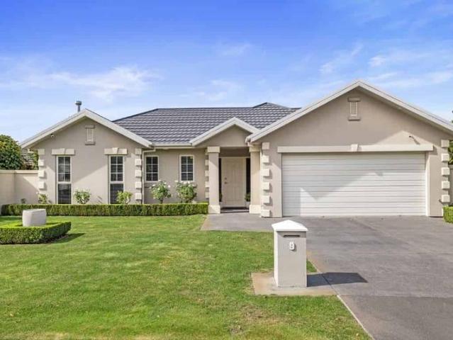 House for sale in Chaslands, Canterbury