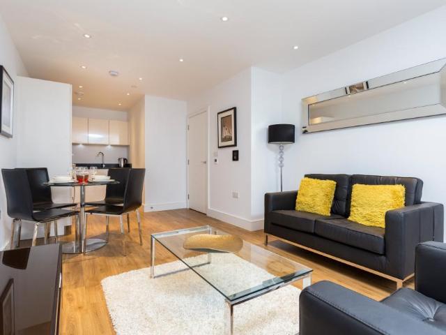 Apartment for rent in Queensland Road, Greater London