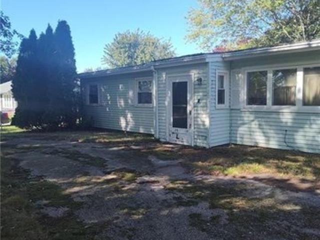 House for sale in Middletown, Newport County