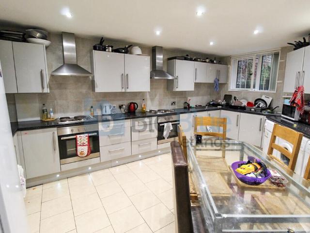 House for rent in Hyde Park, West Yorkshire