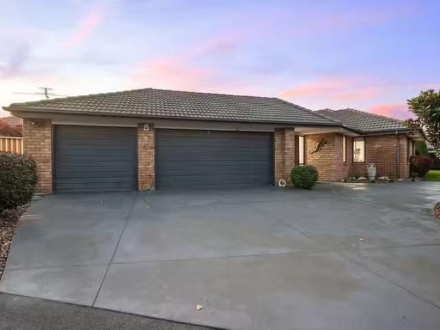 House for sale in Chaslands, Canterbury