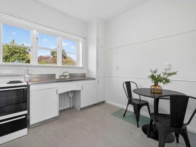 Apartment for sale in Chaslands, Canterbury